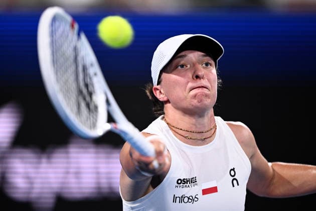 TENNIS UNITED CUP SYDNEY, Iga Swiatek of Poland plays a return shot in her match against Coco Gauff of the USA, during the semi final between the USA and Poland in the 2026 United Cup at Ken Rosewall Arena in Sydney, Saturday, January 10, 2026. ( NO ARCHIVING, EDITORIAL USE ONLY SYDNEY NEW SOUTH WALES AUSTRALIA  Copyright: xDANxHIMBRECHTSx 20260110151805077631