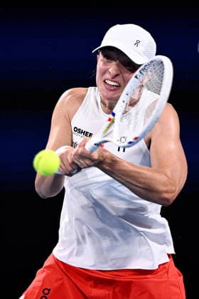 TENNIS UNITED CUP SYDNEY, Iga Swiatek of Poland plays a return shot in her match against Coco Gauff of the USA, during the semi final between the USA and Poland in the 2026 United Cup at Ken Rosewall Arena in Sydney, Saturday, January 10, 2026. ( NO ARCHIVING, EDITORIAL USE ONLY SYDNEY NEW SOUTH WALES AUSTRALIA  Copyright: xDANxHIMBRECHTSx 20260110167130036795