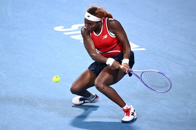 TENNIS UNITED CUP SYDNEY, Coco Gauff of the USA plays a return shot in her match against Iga Swiatek of Poland, during the semi final between the USA and Poland in the 2026 United Cup at Ken Rosewall Arena in Sydney, Saturday, January 10, 2026. ( NO ARCHIVING, EDITORIAL USE ONLY SYDNEY NEW SOUTH WALES AUSTRALIA  Copyright: xDANxHIMBRECHTSx 20260110123608375974