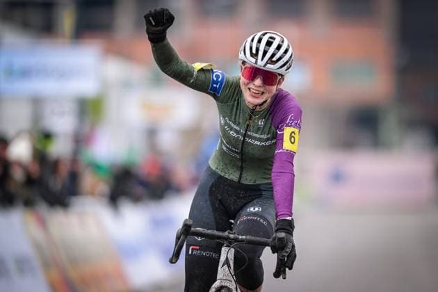 Belgian Liese Geuens celebrates as she crosses the finish line to win the Junior women race at the Belgian Cyclocross Championships in Beringen on Saturday 10 January 2026. DAVIDxPINTENS  x154939421x