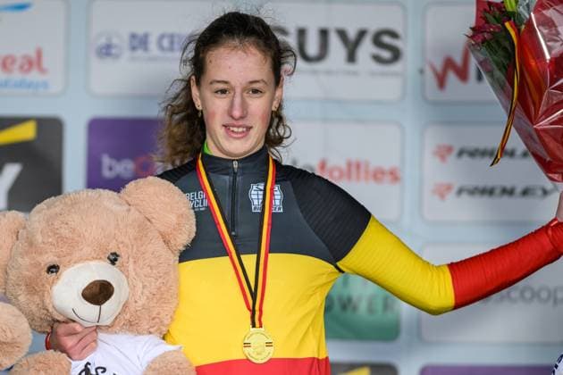 Belgian Lentel Huys celebrates on the podium after winning the Novices women race at the Belgian Cyclocross Championships in Beringen on Saturday 10 January 2026. DAVIDxPINTENS  x154940112x