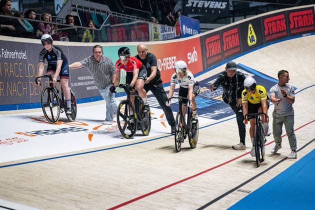 PRÖPSTER Alessa Catriona, EDMUNDS Rhian, WEBER Amy, GERAERTS Lonneke Sixdays Bremen 2026 Team 1 BOBRINK PRÖPSTER Alessa Catriona GER Team 2 VELO TRACK EDMUNDS Rhian GBR Team 3 BOBRINK WEBER Amy GER Team 4 VELO TRACK GERAERTS Lonneke NED Landscape horizontal Landscape Event Event Sixdays Bremen 2026 Category Category Cycling Track Cycling Sixdays Elite Location Location Europe Germany Bremen ÖVB Arena Discipline Keirin Distance m Date Date 09 01 2026 Friday Day 1