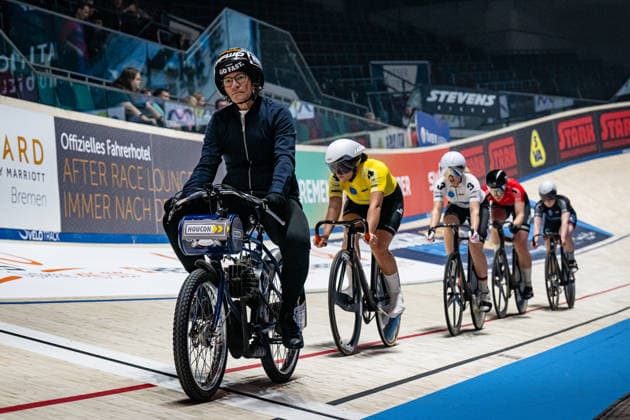 PRÖPSTER Alessa Catriona, EDMUNDS Rhian, WEBER Amy, GERAERTS Lonneke Sixdays Bremen 2026 Team 1 BOBRINK PRÖPSTER Alessa Catriona GER Team 2 VELO TRACK EDMUNDS Rhian GBR Team 3 BOBRINK WEBER Amy GER Team 4 VELO TRACK GERAERTS Lonneke NED Landscape horizontal Landscape Event Event Sixdays Bremen 2026 Category Category Cycling Track Cycling Sixdays Elite Location Location Europe Germany Bremen ÖVB Arena Discipline Keirin Distance m Date Date 09 01 2026 Friday Day 1