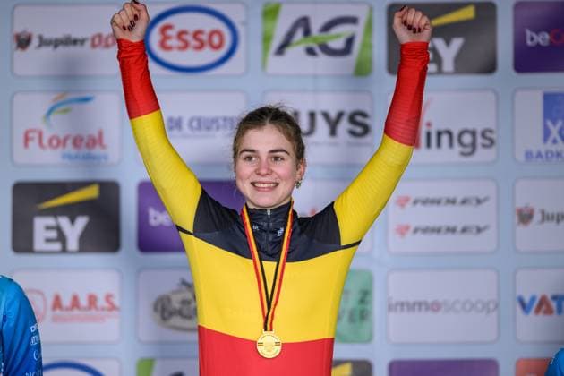 Belgian Liese Geuens celebrates on the podium after winning the Junior women race at the Belgian Cyclocross Championships in Beringen on Saturday 10 January 2026. DAVIDxPINTENS  x154944878x