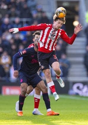 Football - FA Cup - 3rd Round - Everton FC v Sunderland AFC LIVERPOOL, ENGLAND - Saturday, January 10, 2026: Sunderland s Dennis Cirkin during the FA Cup 3rd Round match between Everton FC and Sunderland AFC at Bramley-Moore Dock. (Photo by David Rawcliffe Propaganda) LIVERPOOL Bramley-Moore Dock MERSEYSIDE ENGLAND  Copyright: xPropagandaxPhotoxAgencyx P2026-01-10-Everton_Sunderland-14