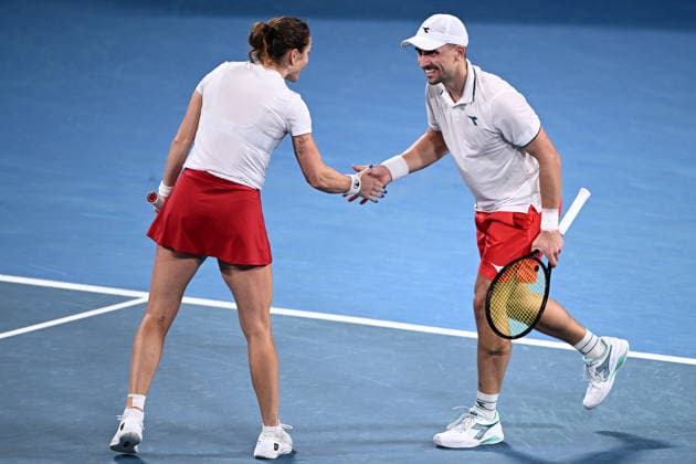TENNIS UNITED CUP SYDNEY, Katarzyna Kawa and Jan Zielinski of Poland celebrate winning the first set during their mixed doubles match against Coco Gauff and Christian Harrison of the USA, in the semi final between the USA and Poland of the 2026 United Cup at Ken Rosewall Arena in Sydney, Saturday, January 10, 2026. ( NO ARCHIVING, EDITORIAL USE ONLY SYDNEY NEW SOUTH WALES AUSTRALIA  Copyright: xDANxHIMBRECHTSx 20260110110135251527