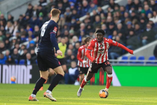 10th January 2026; Hill Dickinson Stadium, Liverpool, England; FA Cup Football, Everton versus Sunderland; Eliezer Mayenda of Sunderland runs with the ball  DavidxBlunsden