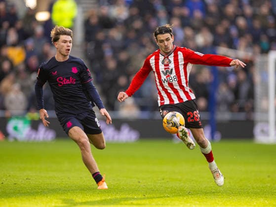 Football - FA Cup - 3rd Round - Everton FC v Sunderland AFC LIVERPOOL, ENGLAND - Saturday, January 10, 2026: Sunderland s Enzo Le FÃ e (R) and Everton s Tyler Dibling during the FA Cup 3rd Round match between Everton FC and Sunderland AFC at Bramley-Moore Dock. (Photo by David Rawcliffe Propaganda) LIVERPOOL Bramley-Moore Dock MERSEYSIDE ENGLAND  Copyright: xPropagandaxPhotoxAgencyx P2026-01-10-Everton_Sunderland-45