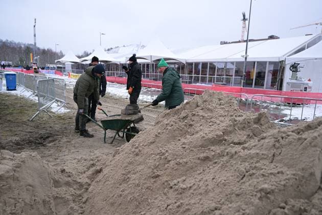People working on the track on the first day of the Belgian Cyclocross Championships in Beringen on Saturday 10 January 2026. DAVIDxPINTENS  x154960809x