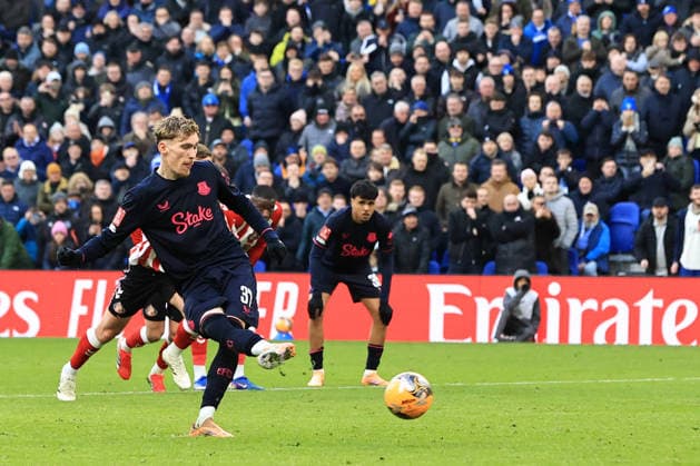 10th January 2026; Hill Dickinson Stadium, Liverpool, England; FA Cup Football, Everton versus Sunderland; James Garner of Everton scores from the penalty spot for 1-1 after 88 minutes  DavidxBlunsden