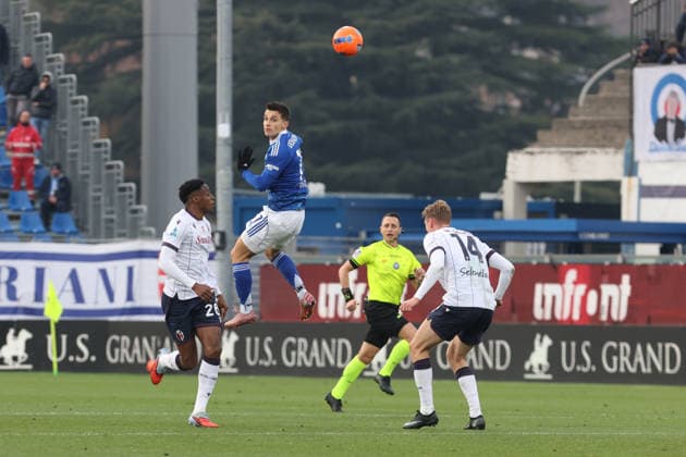 ComoÕs ComoÕs Anastasios Douvikas during the Serie A soccer match between Como and Bologna at the Giuseppe Sinigaglia stadium in Como, north Italy - January 10, 2026 - Soccer.  Copyright: xAntonioxSaiai LaPressex