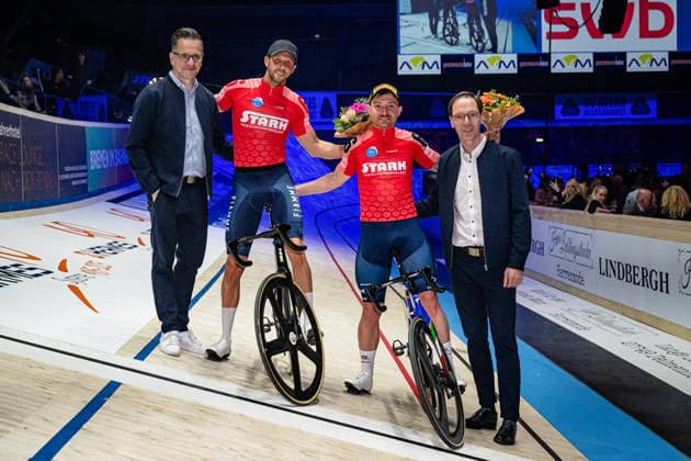 CONSONNI Simone, SCARTEZZINI Michele Sixdays Bremen 2026 Team 6 STARK BUILDING CLEANING CONSONNI Simone ITA Black SCARTEZZINI Michele ITA Red Award Ceremony Medal Ceremony Podium Landscape horizontal Landscape Event Event Sixdays Bremen 2026 Category Category Category Cycling Track Cycling Sixdays Elite Men Location Location Europe Germany Bremen ÖVB Arena Discipline Madison Distance m Date Date 09 01 2026 Friday Day 1