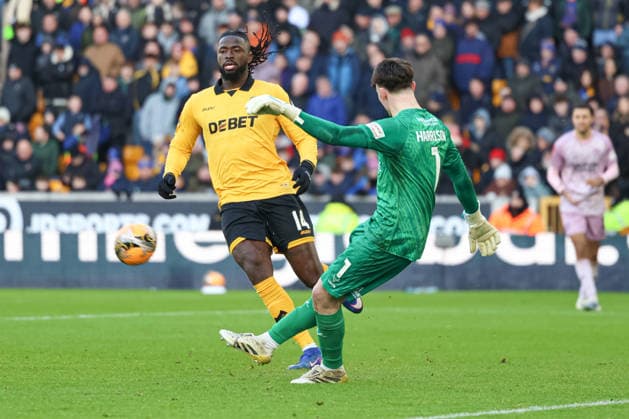 Emirates FA Cup Third Round Wolverhampton Wanderers v Shrewsbury Town Elyh Harrison of Shrewsbury Town crosses the ball during the Emirates FA Cup Third Round match Wolverhampton Wanderers vs Shrewsbury Town at Molineux, Wolverhampton, United Kingdom, 10th January 2026 (Photo by Euan Manning News Images) Wolverhampton Molineux West Midlands United Kingdom Copyright: xEuanxManning NewsxImagesx