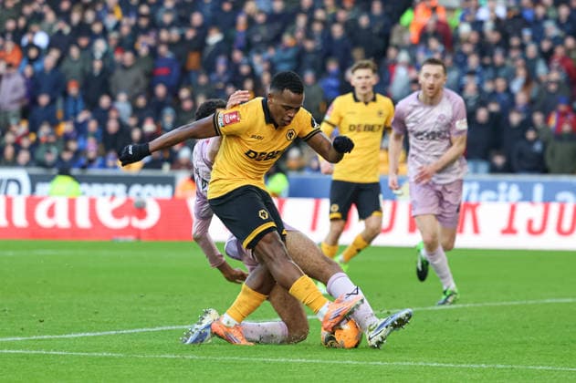 Emirates FA Cup Third Round Wolverhampton Wanderers v Shrewsbury Town Jhon Arias of Wolverhampton Wanderers shoots on goal and watches the ball hit the woodwork and bounce back out during the Emirates FA Cup Third Round match Wolverhampton Wanderers vs Shrewsbury Town at Molineux, Wolverhampton, United Kingdom, 10th January 2026 (Photo by Euan Manning News Images) Wolverhampton Molineux West Midlands United Kingdom Copyright: xEuanxManning NewsxImagesx
