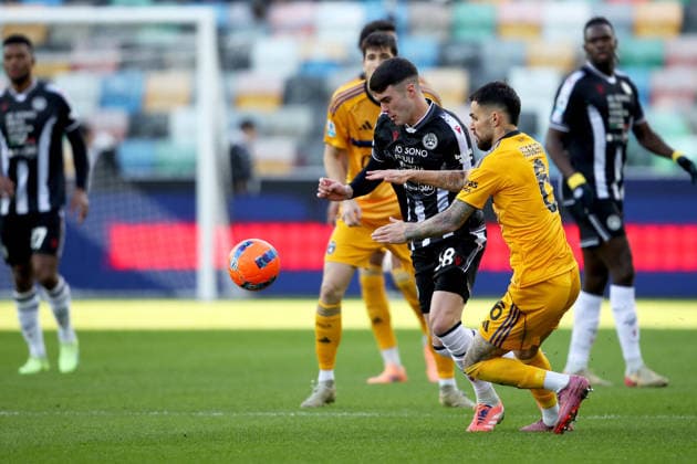 January 10, 2026, Udine: Udinese s Lennon Miller (L) and Pisa s Marius Marin in action during the Italian Serie A soccer match Udinese Calcio vs Pisa SC at the Friuli - Bluenergy Stadium in Udine, Italy, 10 January 2026. ANSA GABRIELE MENIS. Serie A - Udinese Vs Pisa  - ZUMAa110 20260110_zaf_a110_007 Copyright: xGabrielexMenisx
