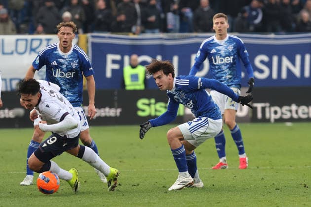 ComoÕs Bologna s Santiago Castro during the Serie A soccer match between Como and Bologna at the Giuseppe Sinigaglia stadium in Como, north Italy - January 10, 2026 - Soccer.  Copyright: xAntonioxSaiai LaPressex