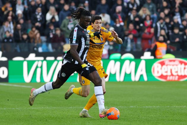 Udinese s Oumar Solet fights for the ball with Pisa™s Stefano Moreoduring the Serie A soccer match between Udinese and Pisa at the Bluenergy Stadium in Udine, north east Italy - Saturday, January 10,2026 - soccer  Copyright: xAndreaxBressanutti LaPressex