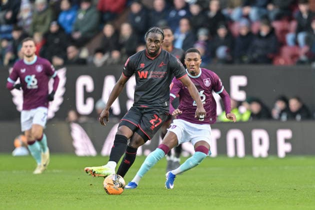 10th January 2026; Turf Moor, Burnley, Lancashire, England; FA Cup Football, Burnley versus Millwall; Kamarl Grant of Millwall passes the ball while pressured from Jaidon Anthony of Burnley  LeexDurkin