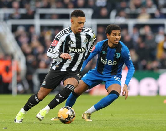 Newcastle Upon Tyne, England, 10th January 2026. Jacob Ramsey of Newcastle United tussles with Amine Adli of Bournemouth during the Newcastle United vs AFC Bournemouth FA Cup match at St. James Park, Newcastle Upon Tyne. Picture credit should read: Nigel Roddis Sportimage EDITORIAL USE ONLY. No use with unauthorised audio, video, data, fixture lists, club league logos or live services. Online in-match use limited to 120 images, no video emulation. No use in betting, games or single club league player publications. SPI_020_NR_NEWC_BOUR SPI-4441-0019