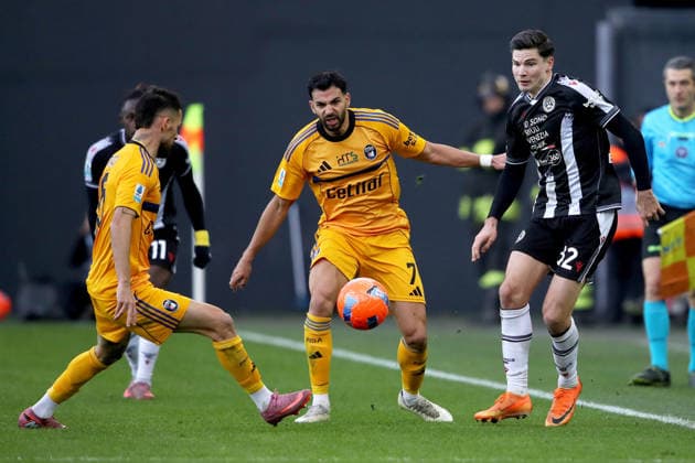 January 10, 2026, Udine: Udinese s Jurgen Ekkelenkamp (R) and Pisa s Mehdi Leris in action during the Italian Serie A soccer match Udinese Calcio vs Pisa SC at the Friuli - Bluenergy Stadium in Udine, Italy, 10 January 2026. ANSA GABRIELE MENIS. Serie A - Udinese Vs Pisa  - ZUMAa110 20260110_zaf_a110_012 Copyright: xGabrielexMenisx