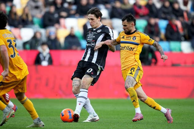 January 10, 2026, Udine: Udinese s Nicolo Zaniolo (L) and Pisa s Marius Marin in action during the Italian Serie A soccer match Udinese Calcio vs Pisa SC at the Friuli - Bluenergy Stadium in Udine, Italy, 10 January 2026. ANSA GABRIELE MENIS Serie A - Udinese Vs Pisa  - ZUMAa110 20260110_zaf_a110_014 Copyright: xGabrielexMenisx