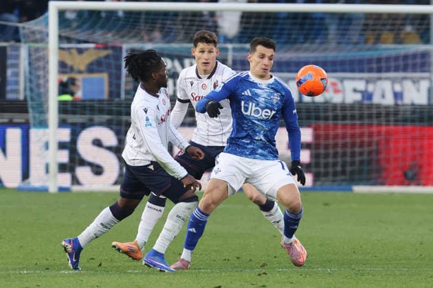 Como™sComo™s Anastasios Douvikas during the Serie A soccer match between Como and Bologna at the Giuseppe Sinigaglia stadium in Como, north Italy - January 10, 2026 - Soccer.  Copyright: xAntonioxSaiai LaPressex