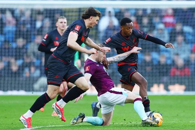 Ashley Barnes of Burnley and Ra ees Bangura-Williams of Millwall Burnley v Millwall, Emirates FA Cup, Third Round, Football, Turf Moor, Burnley, UK - 10 Jan 2026Burnley Turf Moor United Kingdom EDITORIAL USE ONLY No use with unauthorised audio, video, data, fixture lists, club league logos or live services. Online in-match use limited to 120 images, no video emulation. No use in betting, games or single club league player publications.  Copyright: xMattxWest Shutterstockx 16246250ad