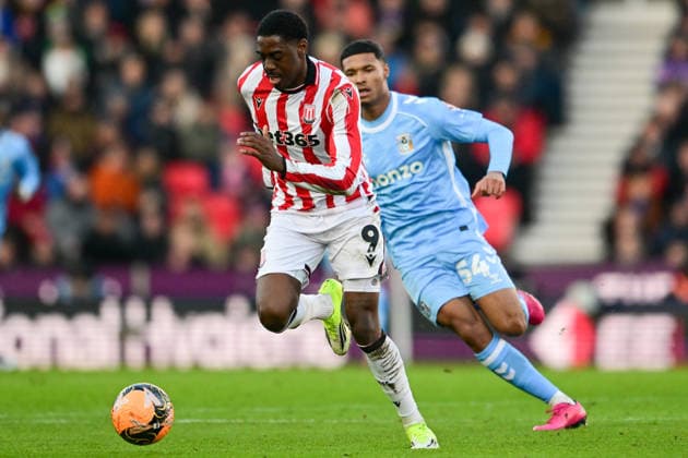 Stoke City v Coventry City, FA Cup, 3rd Round Stoke City forward (on loan from Manchester City) Divin Mubama (9) sprints forward with the ball under pressure from Coventry City midfielder Kai Andrews (54) during the FA Cup match between Stoke City and Coventry City at the Bet365 Stadium, Stoke-on-Trent, UK on 10 January 2026. Stoke-on-Trent Bet365 Stadium Staffordshire UK Editorial use only DataCo restrictions apply See www.football-dataco.com , Copyright: xDennisxGoodwinx PSI-23558-0038