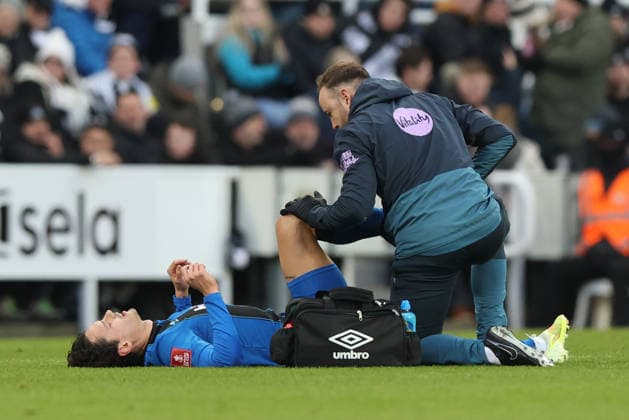 Newcastle Upon Tyne, England, 10th January 2026. Enes Ünal of Bournemouth receives treatment for an injury before going off during the Newcastle United vs AFC Bournemouth FA Cup match at St. James Park, Newcastle Upon Tyne. Picture credit should read: Nigel Roddis Sportimage EDITORIAL USE ONLY. No use with unauthorised audio, video, data, fixture lists, club league logos or live services. Online in-match use limited to 120 images, no video emulation. No use in betting, games or single club league player publications. SPI_022_NR_NEWC_BOUR SPI-4441-0023