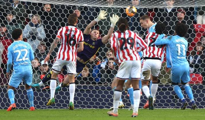 Ben Wilson of Coventry City dives as Luke Woolfenden of Coventry City heads off the line Stoke City v Coventry City, Emirates FA Cup, Third Round, Football, Bet365 Stadium, Stoke-on-Trent, UK - 10 Jan 2026Stoke-on-Trent Bet365 Stadium United Kingdom EDITORIAL USE ONLY No use with unauthorised audio, video, data, fixture lists, club league logos or live services. Online in-match use limited to 120 images, no video emulation. No use in betting, games or single club league player publications.  Copyright: xKieranxMcManus Shutterstockx 16246248ce