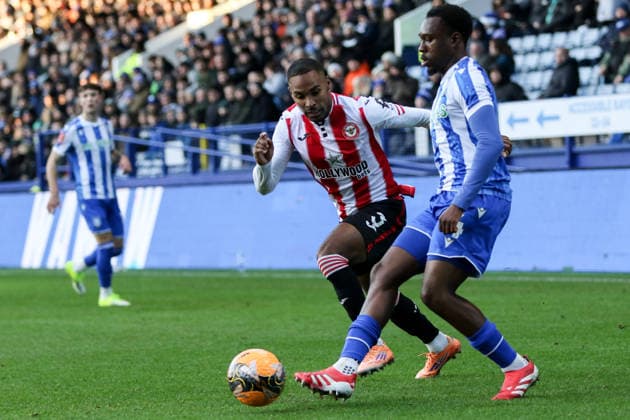Rico Henry (3 Brentford) attempts for the ball during the FA Cup match between Sheffield Wednesday and Brentford at Hillsborough Stadium in Sheffield, England on January 10th 2026. Copyright: xSeanxChandlerx xSPPx Sportspressphoto_SPR80299