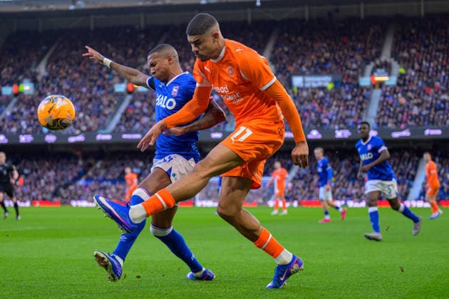 Ash Fletcher (11 Blackpool) battling Ashley Young (15 Ipswich Town) during the Emirates FA Cup game between Ipswich Town vs Blackpool at Portman Road in Ipswich , England . (Photo by Keeran Marquis Sports Press Photo SPP) Copyright: xKeeranxMarquis SPPx Sportspressphoto_SPR80312