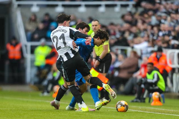 Newcastle United v AFC Bournemouth, Emirates FA Cup Tino Livramento Of Newcastle United in action during the Newcastle United v AFC Bournemouth Emirates FA Cup Third Round match at St. James Park, Newcastle Upon Tyne, England on 9 January 2026 Credit: Lee Keuneke Every Second Media Editorial use only. All images are copyright Every Second Media Limited. No images may be reproduced without prior permission. All rights reserved. Premier League and Football League images are subject to licensing agreements with Football DataCo Limited. see https: www.football-dataco.com Copyright: xIMAGO EveryxSecondxMediax ESM-1743-0049 LeexKeunekex xEveryxSecondxMediax