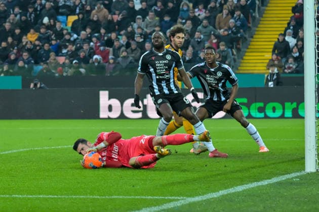 Pisa s Simone Scuffet saves the ball during Udinese Calcio vs Pisa SC, Italian soccer Serie A match in Udine, Italy, January 10 2026  Copyright: xAlessioxMarini IPAxSportx xipa-agency.netx xx IPA_69886377 IPA_Agency_IPA69886377
