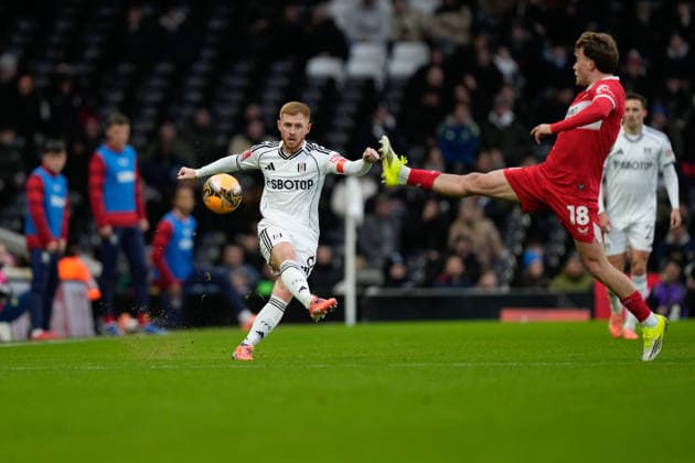 Fulham v Middlesbrough, FA Cup, 3rd Round Fulham midfielder Harrison Reed (6) crosses the ball during the FA Cup match between Fulham and Middlesbrough at Craven Cottage, London, UK on 10 January 2026. London Craven Cottage Greater London UK Editorial use only DataCo restrictions apply See www.football-dataco.com , Copyright: xStephenxFlynnx PSI-23565-0048