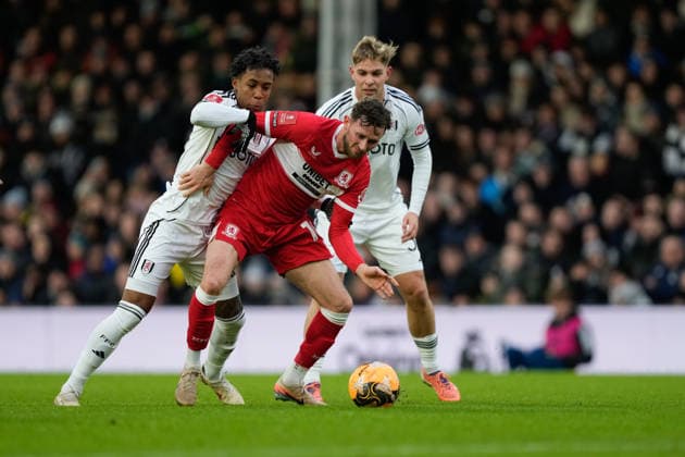 Fulham v Middlesbrough, FA Cup, 3rd Round Fulham midfielder Kevin (22) holds off Middlesbrough midfielder Alan Browne (16) as Fulham midfielder Emile Smith Rowe (32) watches on during the FA Cup match between Fulham and Middlesbrough at Craven Cottage, London, UK on 10 January 2026. London Craven Cottage Greater London UK Editorial use only DataCo restrictions apply See www.football-dataco.com , Copyright: xStephenxFlynnx PSI-23565-0050