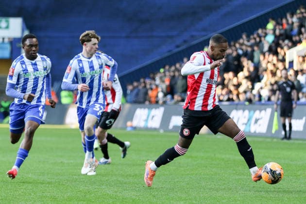 Rico Henry (3 Brentford) controls the ball during the FA Cup match between Sheffield Wednesday and Brentford at Hillsborough Stadium in Sheffield, England on January 10th 2026. Copyright: xSeanxChandlerx xSPPx Sportspressphoto_SPR80328