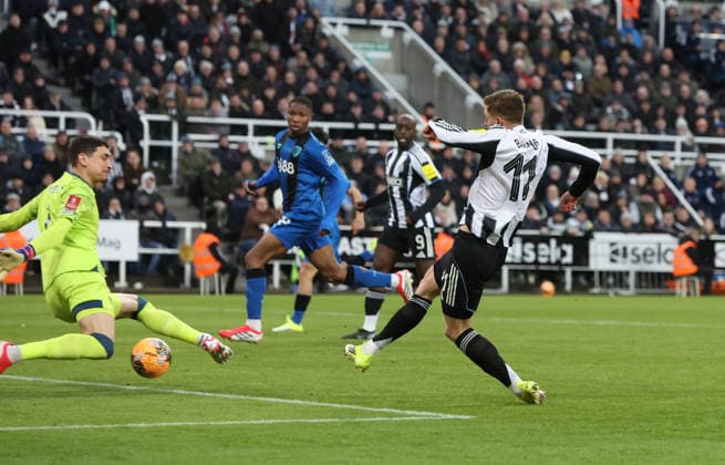 Newcastle Upon Tyne, England, 10th January 2026. Harvey Barnes of Newcastle United scores the first goal during the Newcastle United vs AFC Bournemouth FA Cup match at St. James Park, Newcastle Upon Tyne. Picture credit should read: Nigel Roddis Sportimage EDITORIAL USE ONLY. No use with unauthorised audio, video, data, fixture lists, club league logos or live services. Online in-match use limited to 120 images, no video emulation. No use in betting, games or single club league player publications. SPI_030_NR_NEWC_BOUR SPI-4441-0031