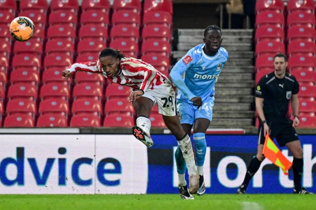 Stoke City v Coventry City, FA Cup, 3rd Round Stoke City forward Lamine Cisse (29) clears under pressure from Coventry City midfielder (on loan from Crystal Palace) Romain Esse (14) during the FA Cup match between Stoke City and Coventry City at the Bet365 Stadium, Stoke-on-Trent, UK on 10 January 2026. Stoke-on-Trent Bet365 Stadium Staffordshire UK Editorial use only DataCo restrictions apply See www.football-dataco.com , Copyright: xDennisxGoodwinx PSI-23558-0052
