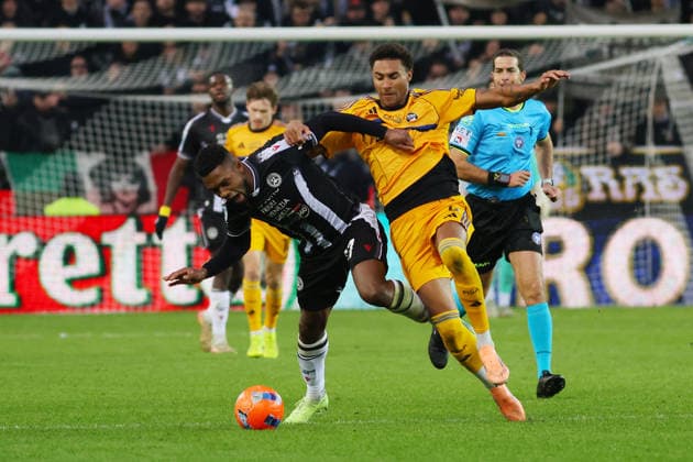 Udinese™s Christian Kabasele fights for the ball with Pisa™s Henrik Meister during the Serie A soccer match between Udinese and Pisa at the Bluenergy Stadium in Udine, north east Italy - Saturday, January 10,2026 - soccer  Copyright: xAndreaxBressanutti LaPressex