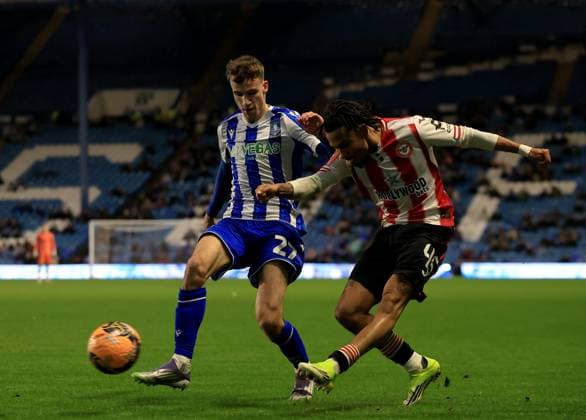 Romelle Donovan of Brentford in action against Reece Johnson of Sheffield Wednesday Sheffield Wednesday v Brentford, Emirates FA Cup, Third Round, Football, Hillsborough, Sheffield, UK - 10 Jan 2026Sheffield Hillsborough United Kingdom EDITORIAL USE ONLY No use with unauthorised audio, video, data, fixture lists, club league logos or live services. Online in-match use limited to 120 images, no video emulation. No use in betting, games or single club league player publications. Copyright: xGeorgexTewkesbury Shutterstockx 16246263cc