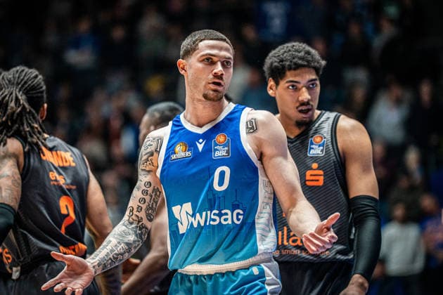 10 01 2026, xhfmx, Basketball easyCredit BBL Bundesliga, Frankfurt Skyliners NINERS Chemnitz Logan Johnson Skyliners Frankfurt reklamiert DFL DFB REGULATIONS PROHIBIT ANY USE OF PHOTOGRAPHS as IMAGE SEQUENCES and or QUASI VIDEO Frankfurt am Main