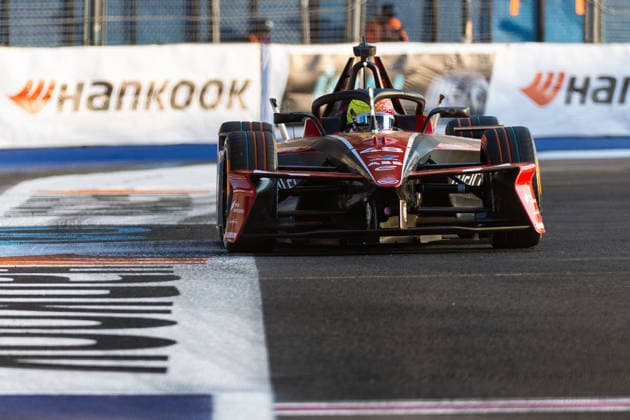 2025 FORMULA E MEXICO CITY ePRIX 48 MORTARA Edoardo (swi), Mahindra Racing, Mahindra M12Electro, action during the the Mexico City Paulo ePrix, 2nd round of the 2025-26 ABB FIA Formula E World Championship, WM, Weltmeisterschaft on the Autodromo Hermanos Rodriguez from January 8 to 10, 2025 in Mexico City, Mexico - Mexico CityMexico  Copyright: xDamienxDoumerguex