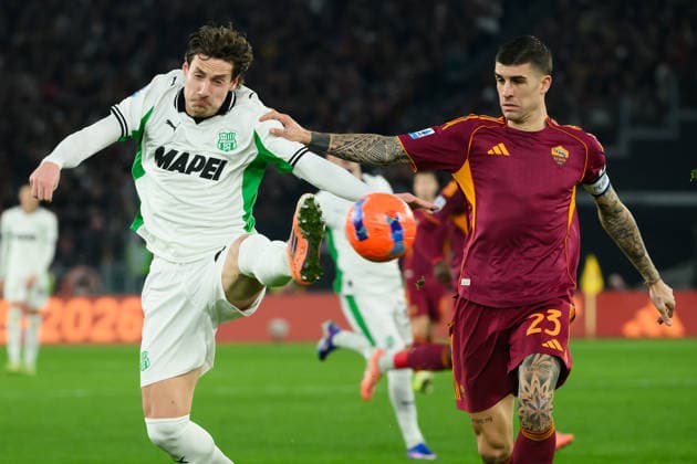 Andrea Pinamonti of US Sassuolo Calcio and Gianluca Mancini of AS Roma compete for the ball during the Serie A 2025 2026 football match between AS Roma and US Sassuolo at Stadio Olimpico in Rome (Italy), January 10, 2026. AndreaxStaccioli