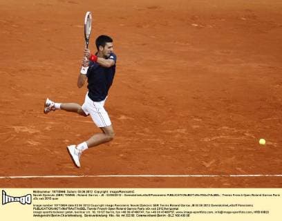 Tennis, French Open, Federer and Djokovic reach the quarter-finals