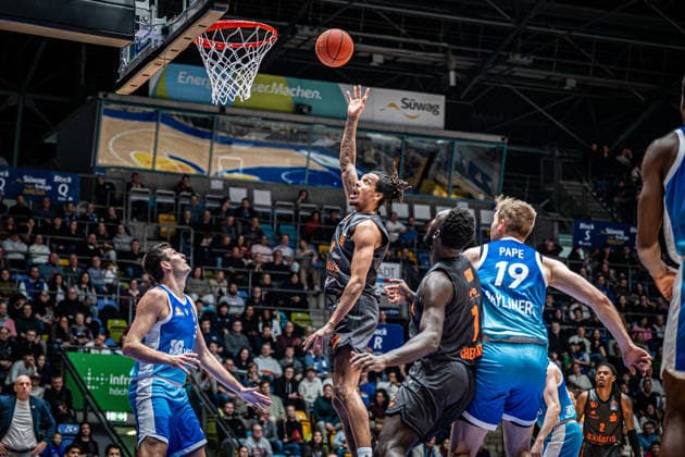 10 01 2026, xhfmx, Basketball easyCredit BBL Bundesliga, Frankfurt Skyliners NINERS Chemnitz Kevin Yebo Niners Chemnitz with a basket shot DFL DFB REGULATIONS PROHIBIT ANY USE OF PHOTOGRAPHS as IMAGE SEQUENCES and or QUASI VIDEO Frankfurt am Main