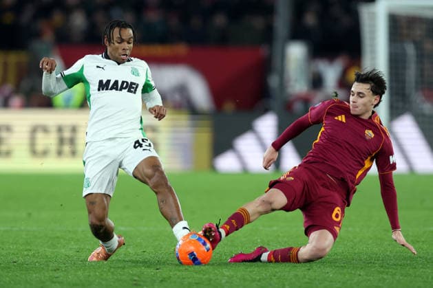 CALCIO - Serie A - AS Roma vs US Sassuolo Rome, Italy - January 10, 2026: Armand Lauriente of Sassuolo, Niccolo Pisilli of A.S. Roma seen in action during the Serie A Enilive 2025-2026 football match between AS Roma vs US Sassuolo at Olympic Stadium. Rome Italy  Copyright: xIPAxSport ABACAx
