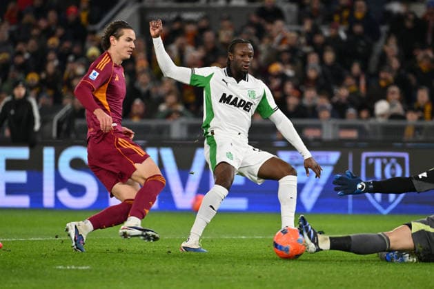 CALCIO - Serie A - AS Roma vs US Sassuolo Daniele Ghilardi of A.S. Roma and Ismael Kone of U.S. Sassuolo are in action during the 20th day of the Serie A Championship between A.S. Roma and U.S. Sassuolo at the Olympic Stadium on January 10, 2026 in Rome, Italy. Rome Italy  Copyright: xIPAxSport ABACAx