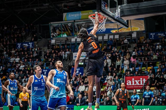 10 01 2026, xhfmx, Basketball easyCredit BBL Bundesliga, Frankfurt Skyliners NINERS Chemnitz Kevin Yebo Niners Chemnitz with a Dunk DFL DFB REGULATIONS PROHIBIT ANY USE OF PHOTOGRAPHS as IMAGE SEQUENCES and or QUASI VIDEO Frankfurt am Main