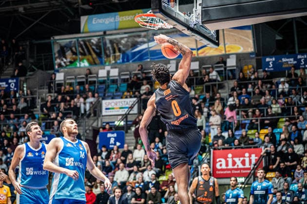 10 01 2026, xhfmx, Basketball easyCredit BBL Bundesliga, Frankfurt Skyliners NINERS Chemnitz Kevin Yebo Niners Chemnitz with a Dunk DFL DFB REGULATIONS PROHIBIT ANY USE OF PHOTOGRAPHS as IMAGE SEQUENCES and or QUASI VIDEO Frankfurt am Main